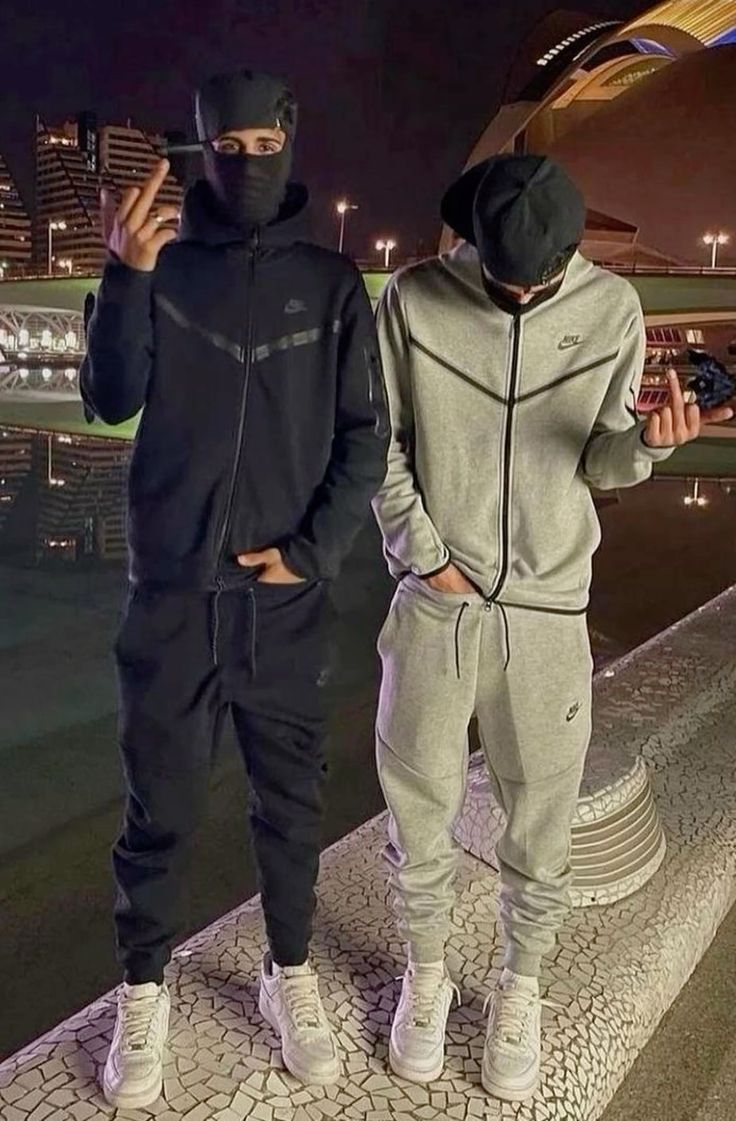 NIKE