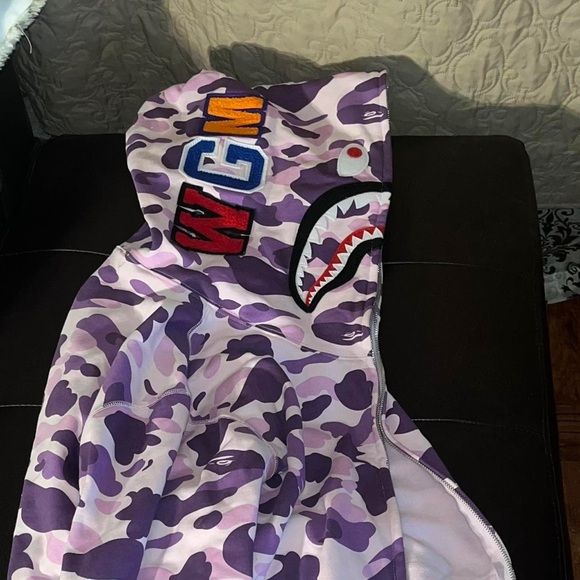 [실물 존예,진짜 아는 사람만 아는 맛집]BAPE Taipei city 14th anniversary shark full Zip Hoodie Purple