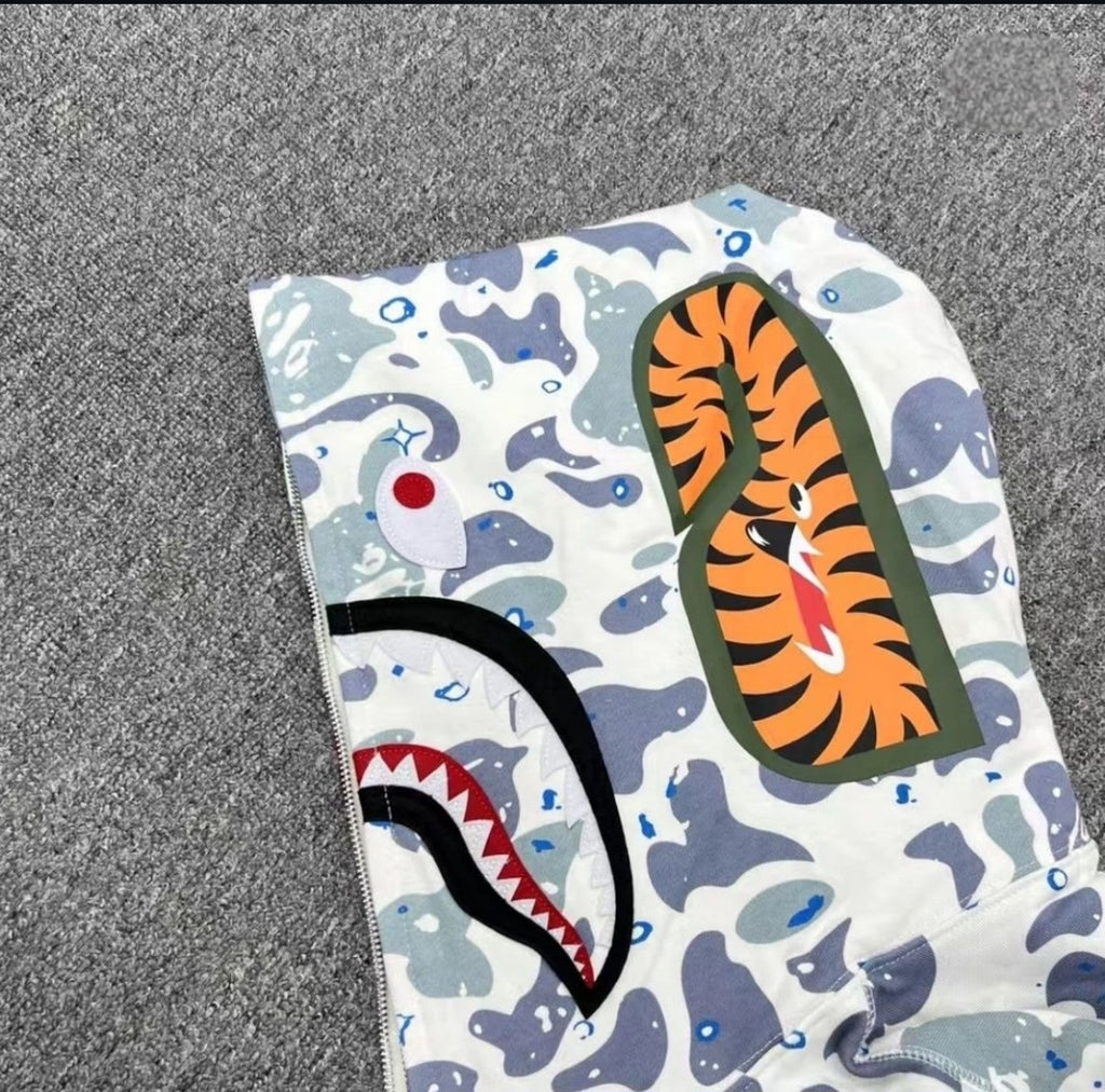 (구매율 1위)BAPE Space Camo Shark Full Zip Hoodie White Multi