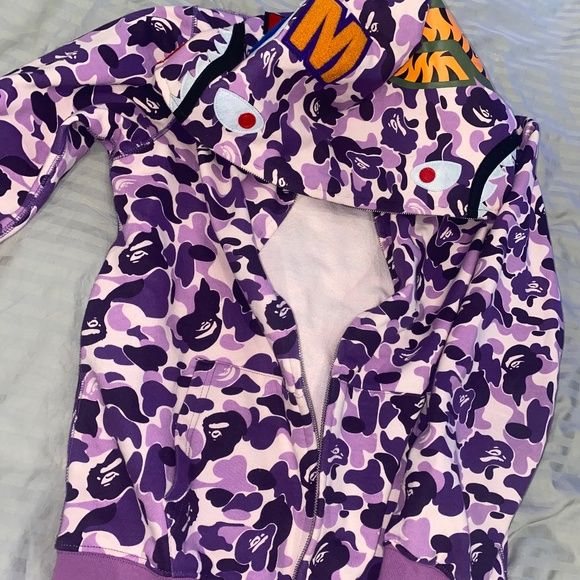 [실물 존예,진짜 아는 사람만 아는 맛집]BAPE Taipei city 14th anniversary shark full Zip Hoodie Purple
